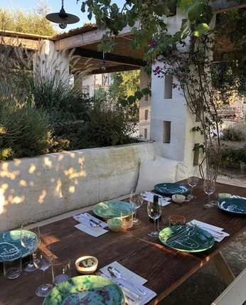 A cover of "Table Settings" cluster. The owner is ishma. The cluster consists of 4 elements.