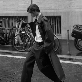 A cover of "Chic" cluster. The owner is andriska. The cluster description is "chic & effortlessly cool". The cluster consists of 324 elements.