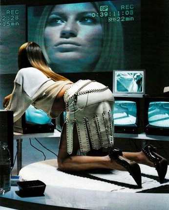 A cover of "campaign" cluster. The owner is anaweed. The cluster consists of 5 elements.