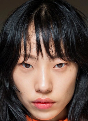 A cover of "Persona" cluster. The owner is ahnkye. The cluster consists of 21 elements.