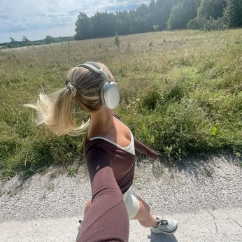 A cover of "Healthy Mindset" cluster. The owner is emmacorleyyy. The cluster consists of 187 elements.