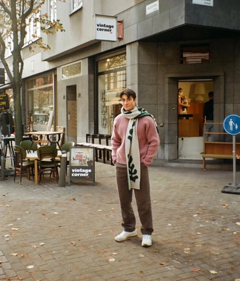 A cover of "Geyser" cluster. The owner is aguagu. The cluster consists of 8 elements.