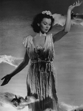 A cover of "VIVIEN" cluster. The owner is ftatateeta. The cluster consists of 4 elements.