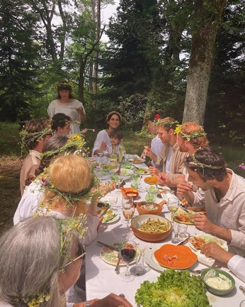 A cover of "Medieval Girl Dinner" cluster. The owner is mariavictoria.o. The cluster consists of 33 elements.