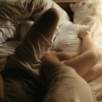 A cover of "Comfort with" cluster. The owner is eclipsewilliam. The cluster consists of 124 elements.