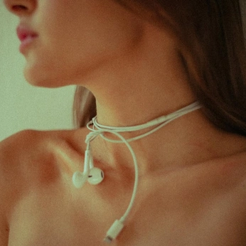 A cover of "AirPods" cluster. The owner is ju. The cluster consists of 17 elements.