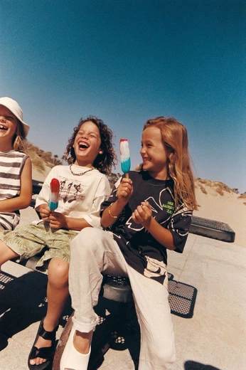 A cover of "Vibe Mood Board" cluster. The owner is beamolina. The cluster consists of 142 elements.