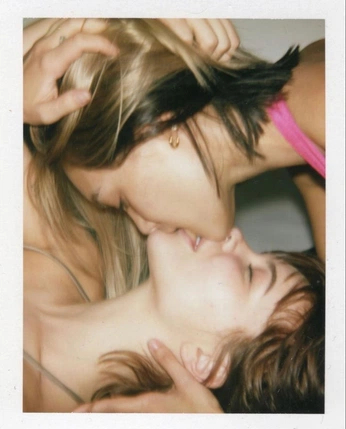 A cover of "literally me" cluster. The owner is sweetn0se. The cluster consists of 160 elements.