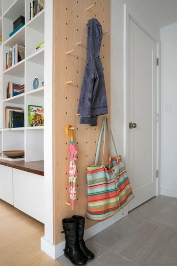 A cover of "Entryway" cluster. The owner is jnwng. The cluster consists of 7 elements.