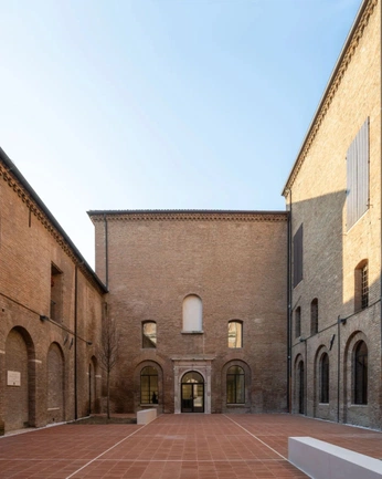 A cover of "coombe" cluster. The owner is habibpat. The cluster consists of 35 elements.