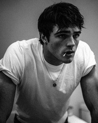 A cover of "Jacob Elordi" cluster. The owner is destinydesaeger. The cluster consists of 28 elements.