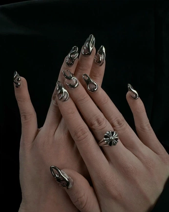 A cover of "uñas !!" cluster. The owner is promisses. The cluster consists of 4 elements.