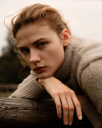 A cover of "Autumn" cluster. The owner is riavisuals. The cluster consists of 11 elements.