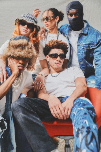 A cover of "photography" cluster. The owner is kotafukuda. The cluster consists of 30 elements.