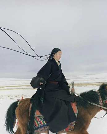 A cover of "Desert Dawn" cluster. The owner is manuo. The cluster consists of 6 elements.