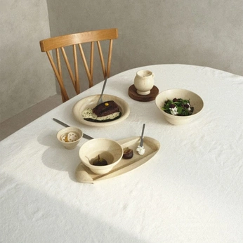 A cover of "Table scenes" cluster. The owner is meorichter. The cluster consists of 151 elements.