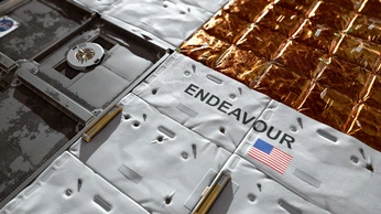 A cover of "SINGULARITY" cluster. The owner is artificialisabel. The cluster description is "vision board.". The cluster consists of 25 elements.