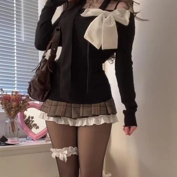 A cover of "Fitspo" cluster. The owner is thehermitoficial. The cluster consists of 110 elements.