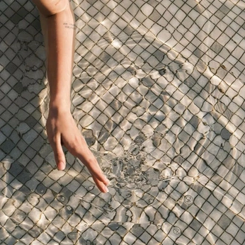 A cover of "summer ☀️🫧🌊🍦" cluster. The owner is laneyluvsfrogs. The cluster consists of 5 elements.