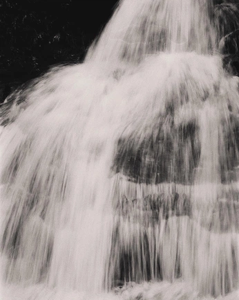 A cover of "Hanging" cluster. The owner is marilym. The cluster consists of 8 elements.