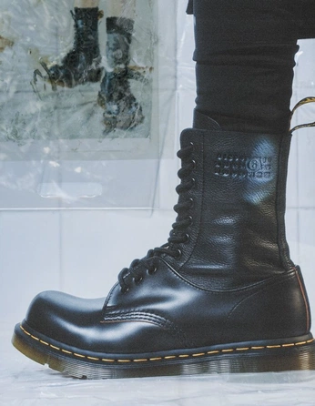 A cover of "Boots" cluster. The owner is crownickels. The cluster consists of 12 elements.