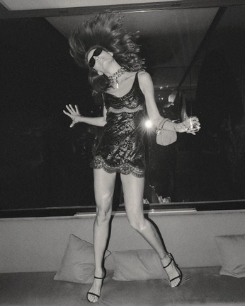 A cover of "Goody Two Shoes" cluster. The owner is isisrayne. The cluster consists of 14 elements.