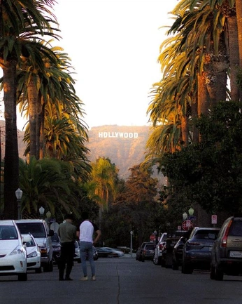 A cover of "Art fundraiser" cluster. The owner is gigiceramics. The cluster consists of 2 elements.