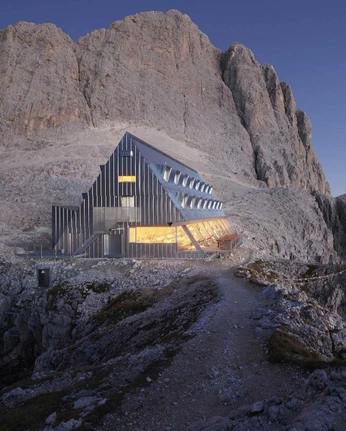 A cover of "REFUGIO" cluster. The owner is stefdavel. The cluster consists of 5 elements.