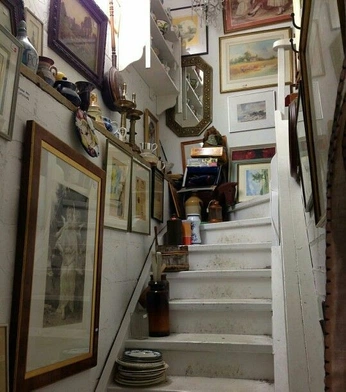 A cover of "Cluttered reality" cluster. The owner is maggylu. The cluster consists of 4 elements.