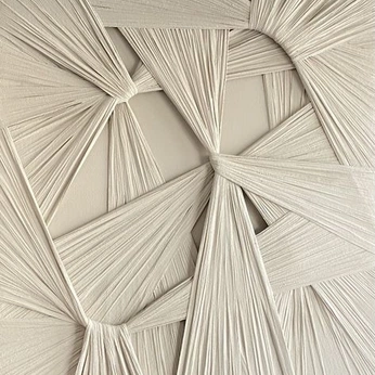 A cover of "Ethereal Awe" cluster. The owner is irinalopik. The cluster description is "Minimal Inspired". The cluster consists of 19 elements.