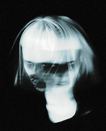 A cover of "blurr" cluster. The owner is visualsbykyro. The cluster consists of 12 elements.