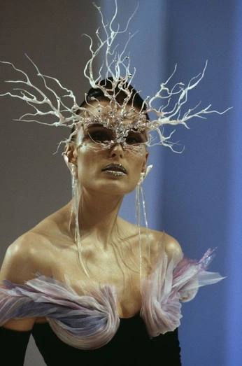 A cover of "Moda" cluster. The owner is sophioli. The cluster consists of 23 elements.