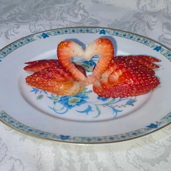 A cover of "Food" cluster. The owner is mariselivv. The cluster consists of 2 elements.