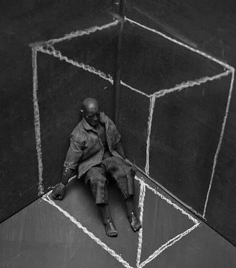 An Instagram carousel post added by sintaxera on Jan 06, 2025. The author is @downloaded.