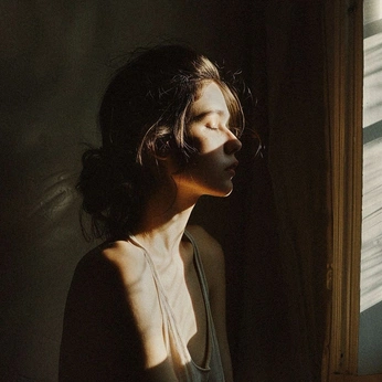 A cover of "Light and Shadow" cluster. The owner is 45tvc15. The cluster consists of 28 elements.