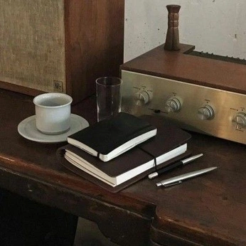 A cover of "pen and paper" cluster. The owner is hotpepperpaste. The cluster consists of 7 elements.