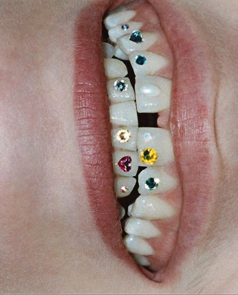 A cover of "COLGATE" cluster. The owner is fernandes.gold. The cluster consists of 1 element.