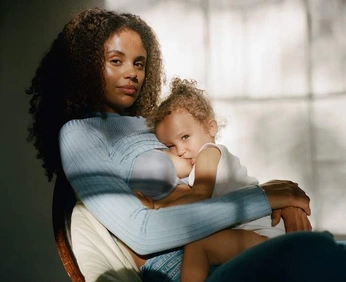 A cover of "MOTHERHOOD" cluster. The owner is selvatropical. The cluster consists of 7 elements.