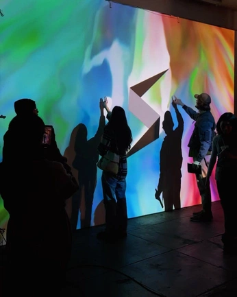 A cover of "Internal mirror" cluster. The owner is lyorapissarro. The cluster consists of 33 elements.