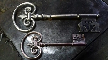 A cover of "obsidian vault" cluster. The owner is arianeko. The cluster consists of 26 elements.