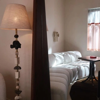 A cover of "Home Montage" cluster. The owner is thethirdvignette. The cluster consists of 44 elements.