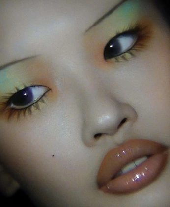 A cover of "gorgeous women" cluster. The owner is giftedart. The cluster consists of 146 elements.