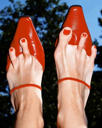 A cover of "Uncomfy" cluster. The owner is veronicapjansen. The cluster consists of 2 elements.