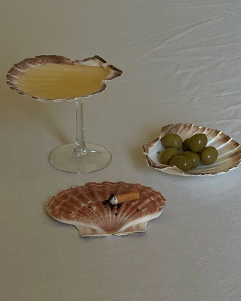 A cover of "Cocktails" cluster. The owner is xolucette. The cluster consists of 6 elements.