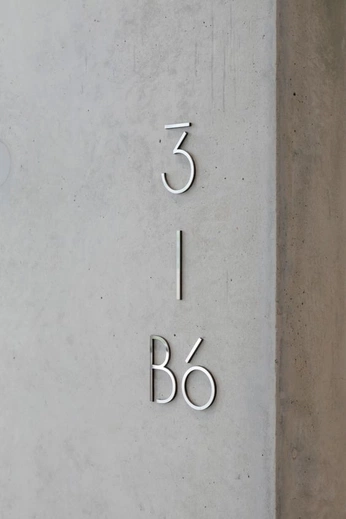 A cover of "SIGNAGE" cluster. The owner is sandrina. The cluster consists of 9 elements.