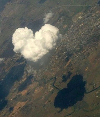 A cover of "<3" cluster. The owner is hennna. The cluster consists of 2 elements.