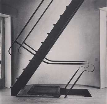 A cover of "place" cluster. The owner is karinaglushkova. The cluster consists of 12 elements.