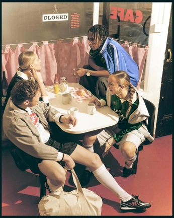 A cover of "art refs" cluster. The owner is lichenlimerick. The cluster consists of 5 elements.