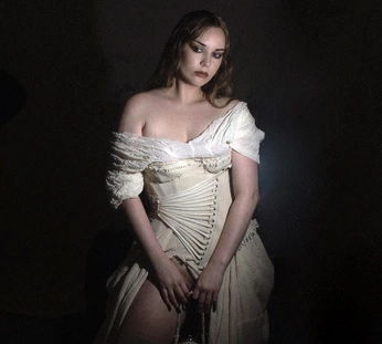 A cover of "Gothic Vamp" cluster. The owner is spilledcoffeecup. The cluster consists of 4 elements.