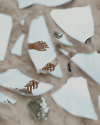 A cover of "Photoshoot inspo" cluster. The owner is allyssahutchison. The cluster consists of 7 elements.